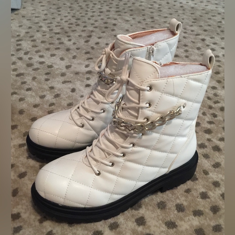 NIB CC CHASE & CHLOE 6.5 7 Chain Trim Quilted Combat Boots LaceUp Lug Sole White - Picture 9 of 14